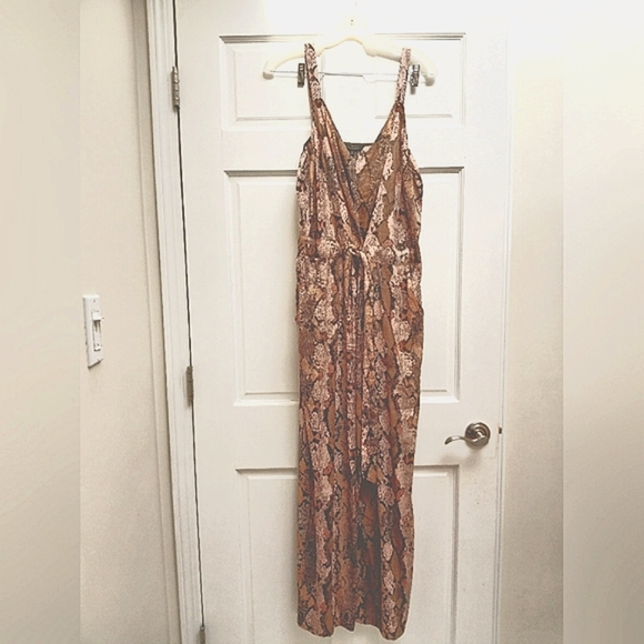 Banana Republic snake print utility jumpsuit with adjustable gold tone top snaps - Picture 3 of 11